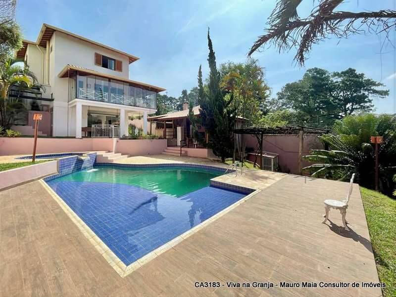 Casa à venda com 3 quartos, 357m² - Foto 1