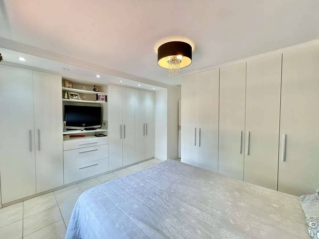 Casa de Condomínio à venda com 4 quartos, 345m² - Foto 36