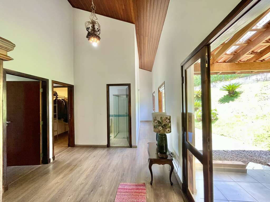 Casa de Condomínio à venda com 4 quartos, 445m² - Foto 4