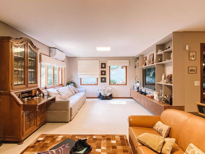 Casa de Condomínio à venda com 4 quartos, 350m² - Foto 1