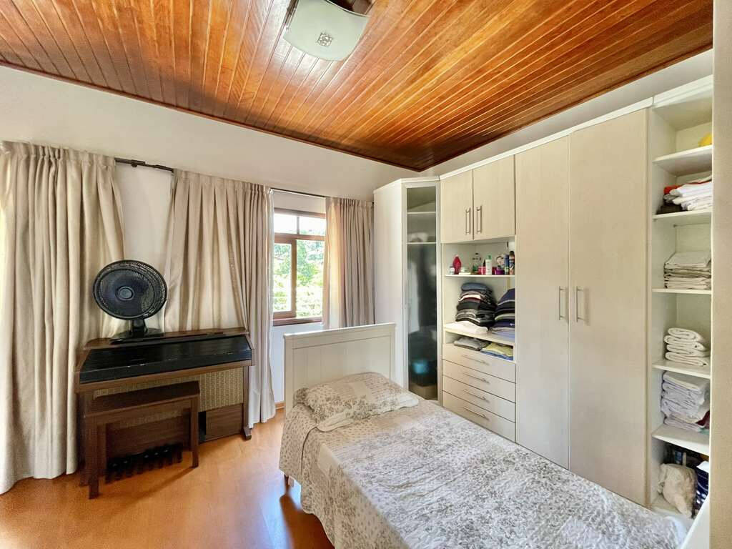 Casa de Condomínio à venda com 3 quartos, 215m² - Foto 4