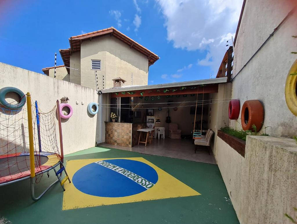 Casa à venda com 3 quartos, 97m² - Foto 3