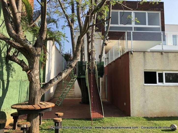 Casa para alugar com 4 quartos, 550m² - Foto 2