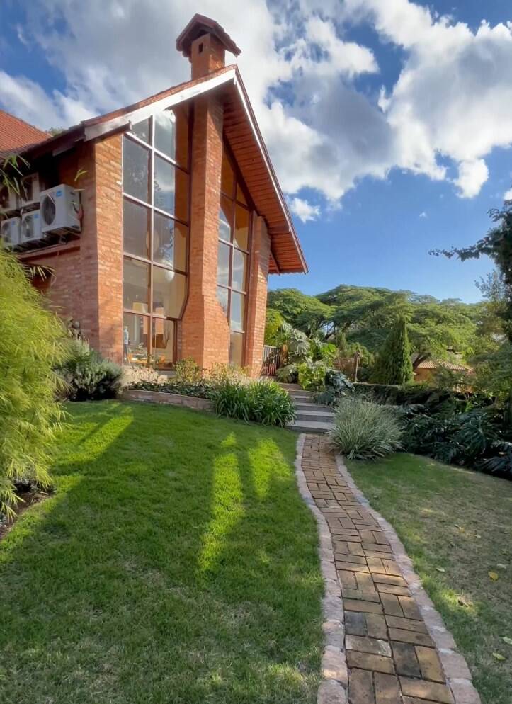 Casa de Condomínio à venda com 4 quartos, 400m² - Foto 1